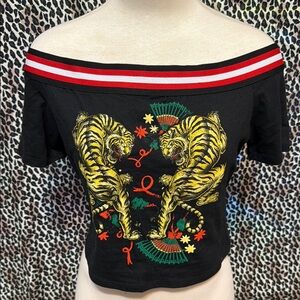 Fashion Nova Gold Graphic Crop Top Short Sleeve